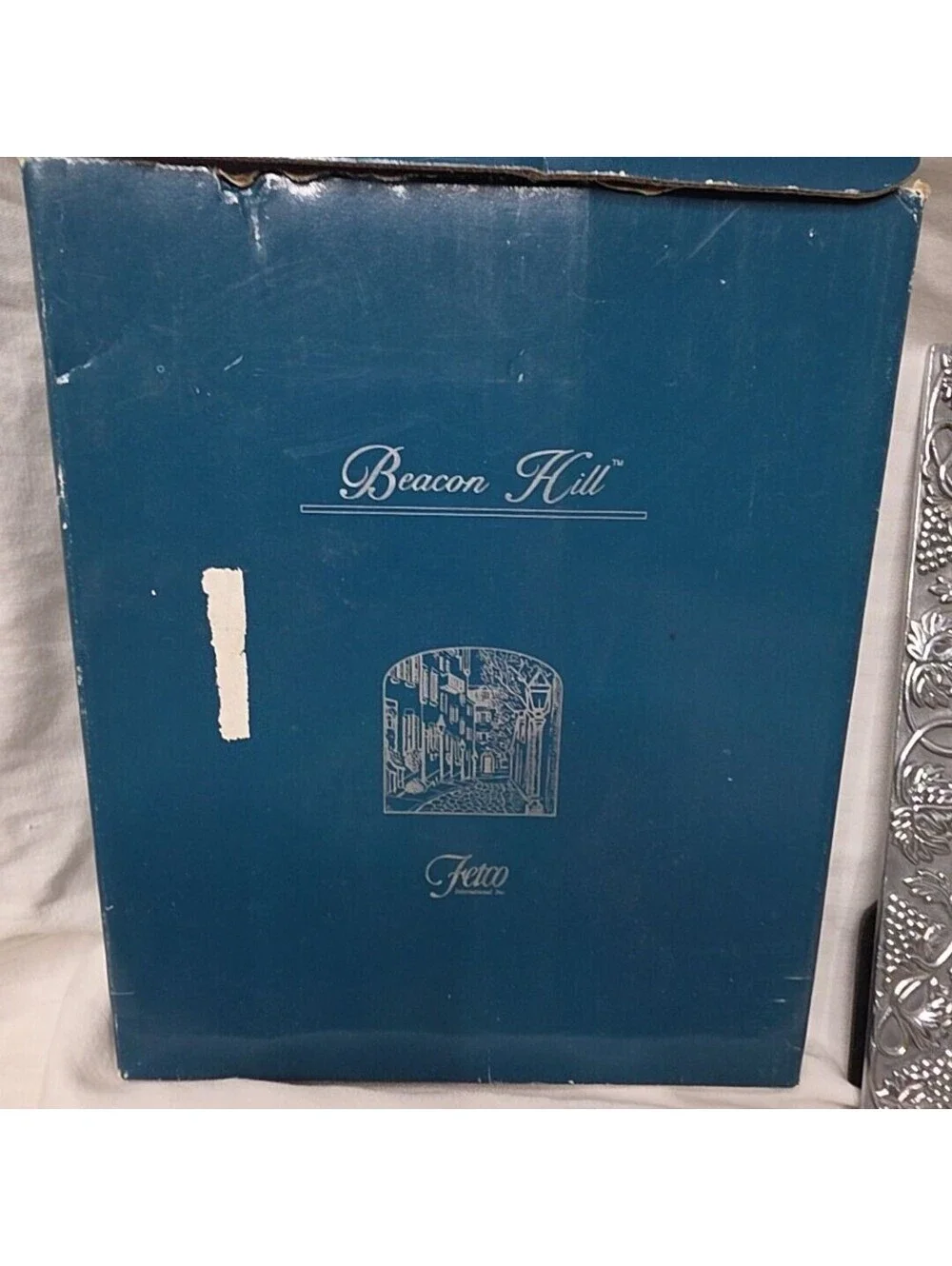 Fetco Beacon Hill LO.303 Ornate Metal Grapevine 5x7 Picture Frame - Open Box